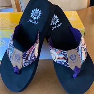 NWOT Yellow Box Flip Flops, Size 6